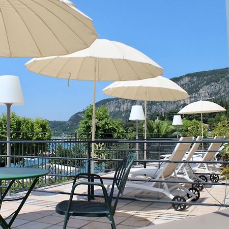 Hotel Tre Corone Garda  Buitenkant foto