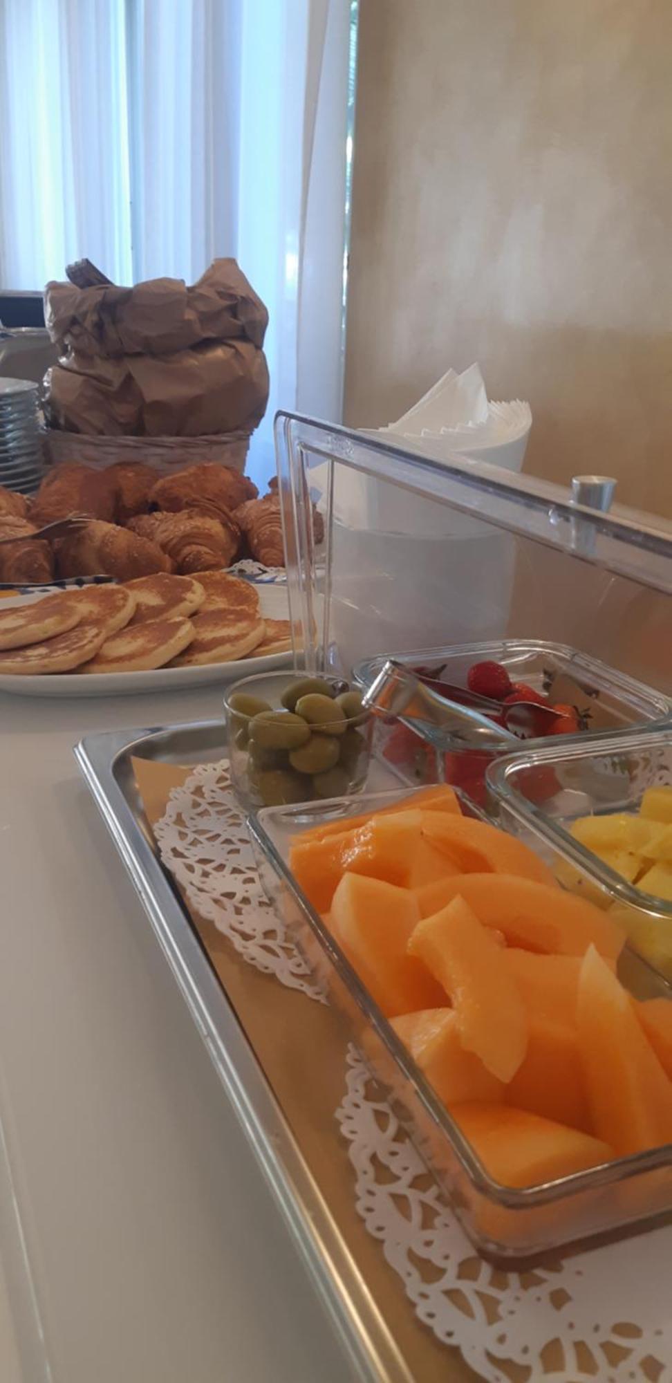 Hotel Tre Corone Garda  Buitenkant foto