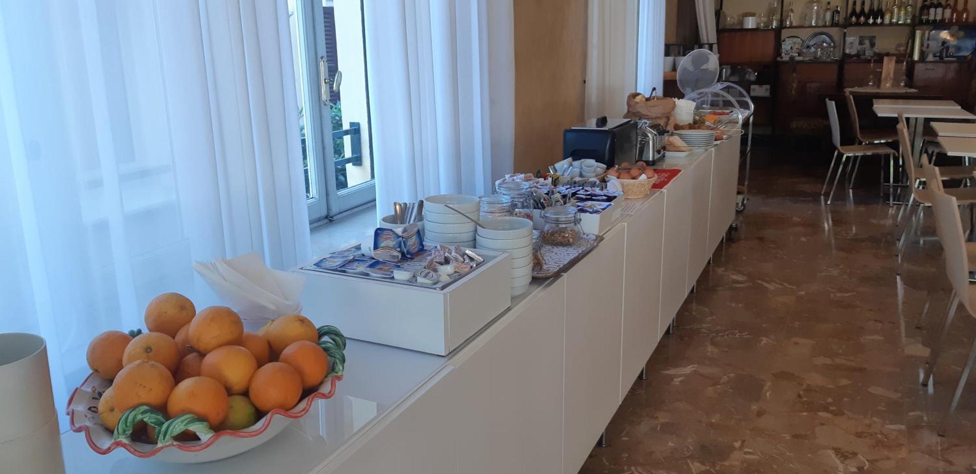 Hotel Tre Corone Garda  Buitenkant foto