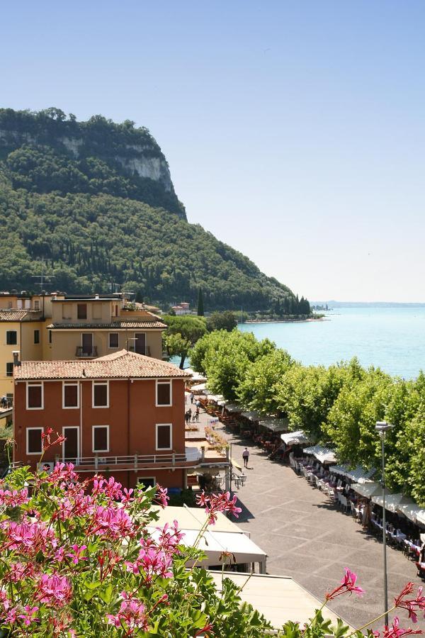 Hotel Tre Corone Garda  Buitenkant foto
